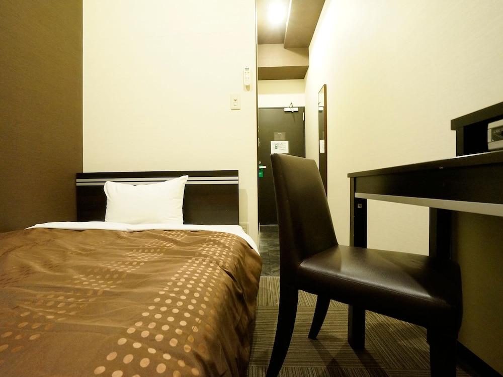 סואיטה Hotel Livemax Budget Esaka מראה חיצוני תמונה