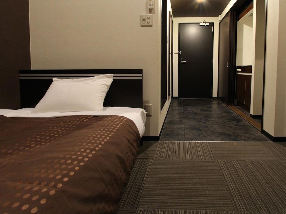 סואיטה Hotel Livemax Budget Esaka מראה חיצוני תמונה