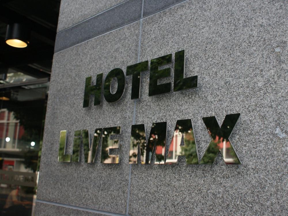 סואיטה Hotel Livemax Budget Esaka מראה חיצוני תמונה